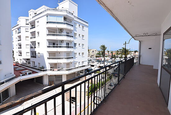 Empuriabrava, for rent, apartment 3 bedrooms and marina's view