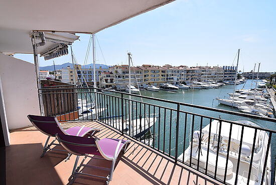 Empuriabrava, apartamento en alquiler con 3 dormitorios y vistas marina