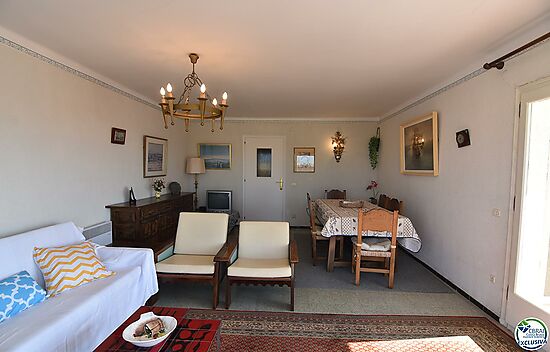 Beautiful apartment on the second line of the sea in Santa Margarita, Roses.