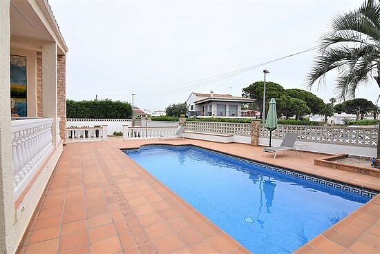 Superbe villa avec vue sur le canal