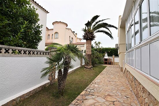 Estupenda villa con vistas al canal