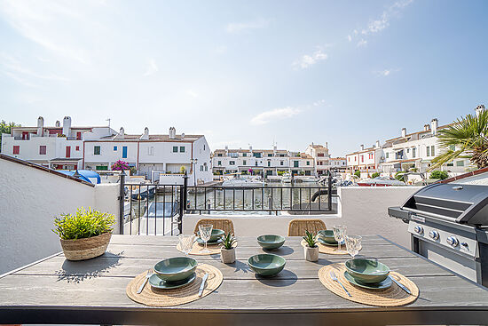 Maison à louer sur canal avec 3 chambres et amarre privée a Empuriabrava