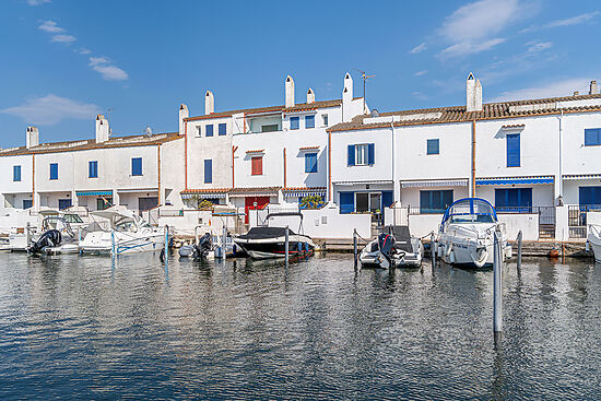 Maison à louer sur canal avec 3 chambres et amarre privée a Empuriabrava