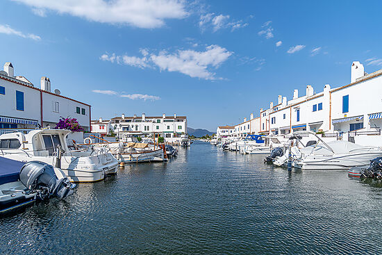 Maison à louer sur canal avec 3 chambres et amarre privée a Empuriabrava