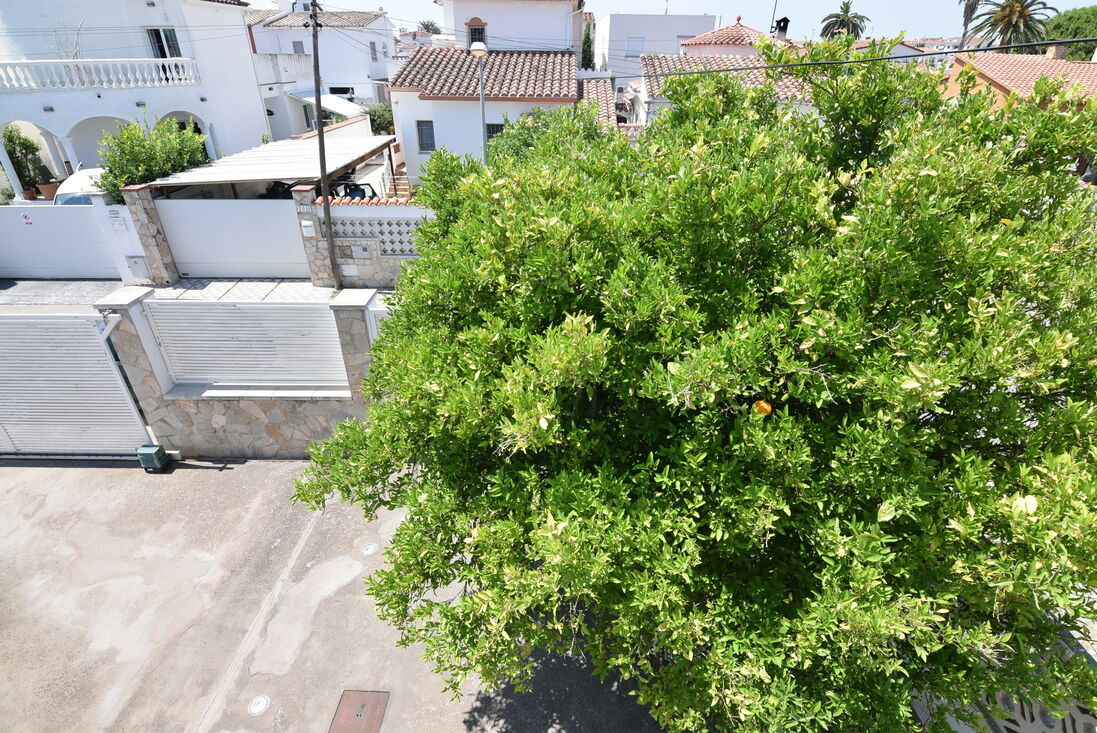 Estupenda casa al canal ancho en Alberes con amarre de 12,50m