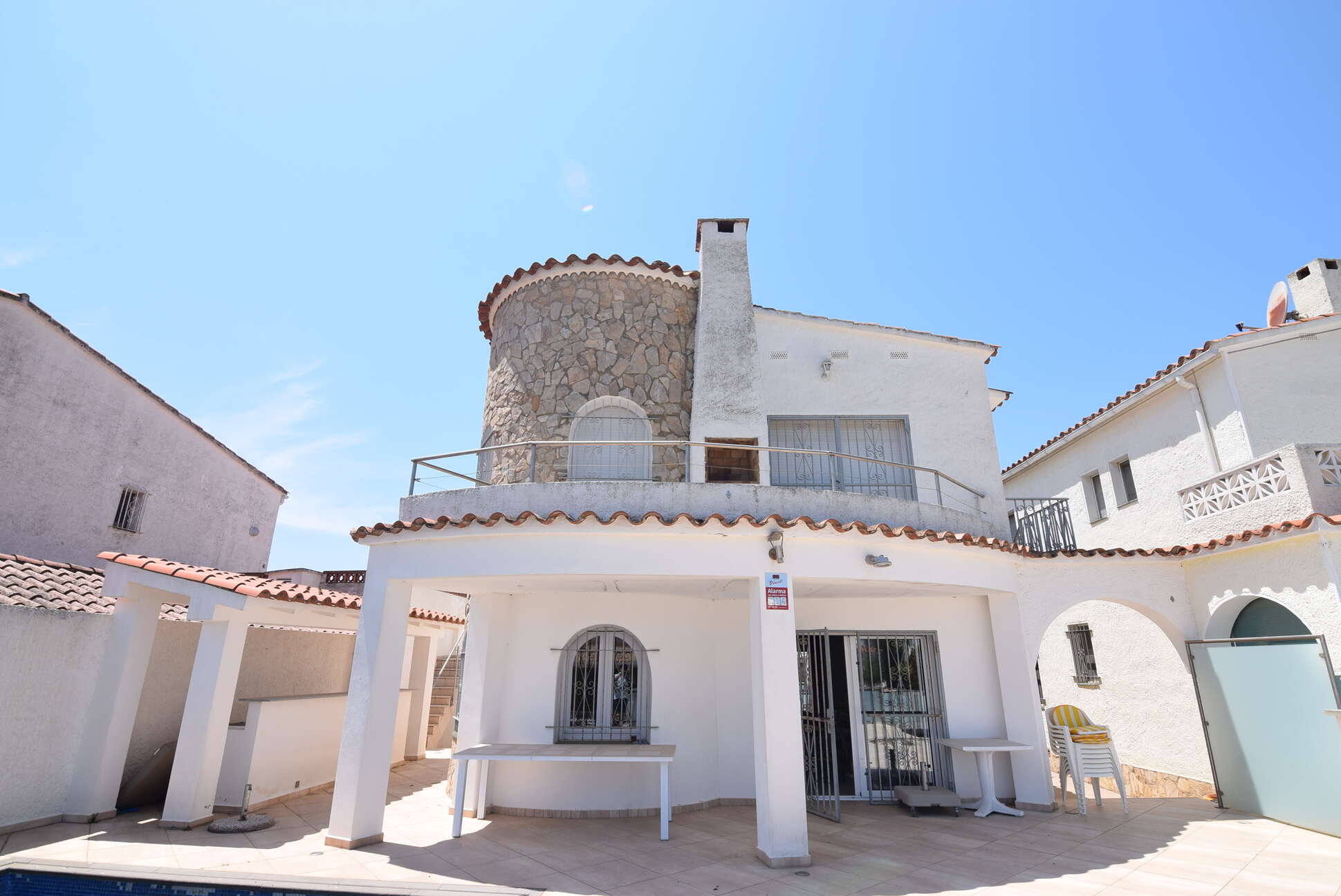 Magnifique maison sur le grand canal à Alberes avec amarre de 12,50m