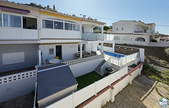 Jolie maison jumelée avec 2 appartements séparées et piscine privée