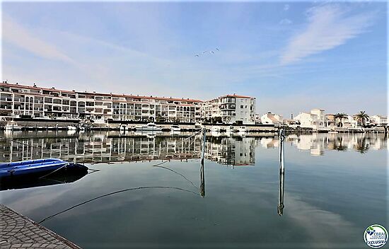 House on the canal with 7m x 8m mooring and garage in Empuriabrava