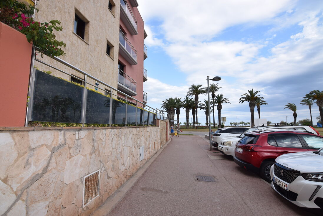 Wonderful flat, close to the beach, 2 bedrooms + parking