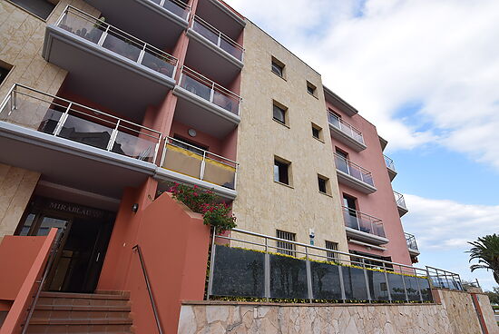 Great flat, close to the beach with 2 bedrooms and 2 bathrooms and 1 dressing room.