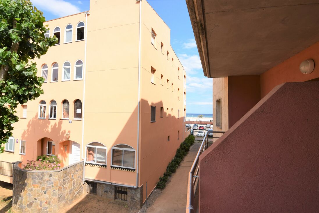 Wonderful flat, close to the beach, 2 bedrooms + parking