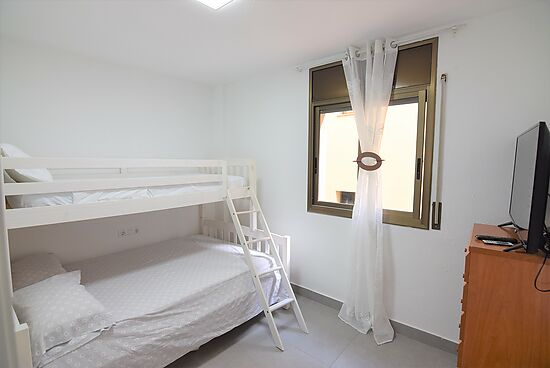 Great flat, close to the beach with 2 bedrooms and 2 bathrooms and 1 dressing room.