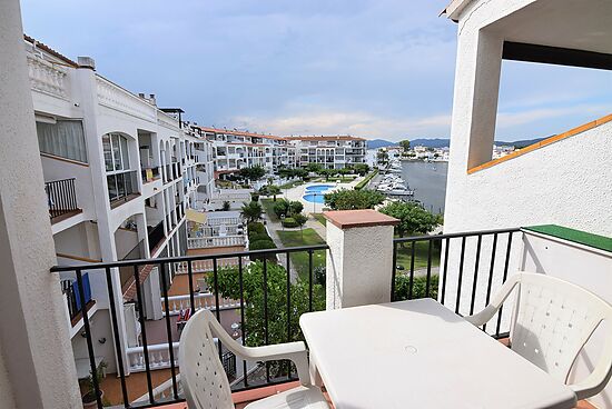 Bel appartement avec vue sur le canal et piscine communautaire