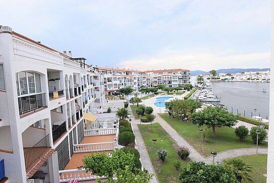 Bonito Apartamento con vistas al canal y piscina comunitaria