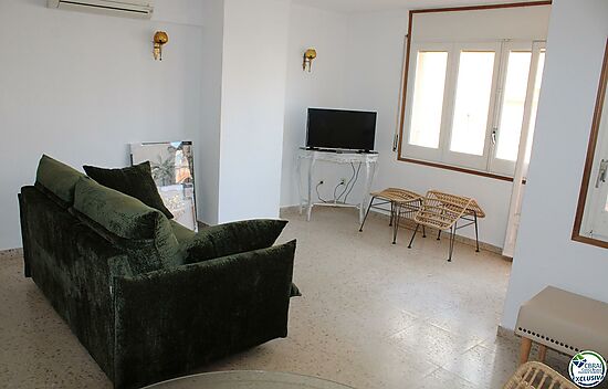 Very interesting central apartment near the beach of Roses
