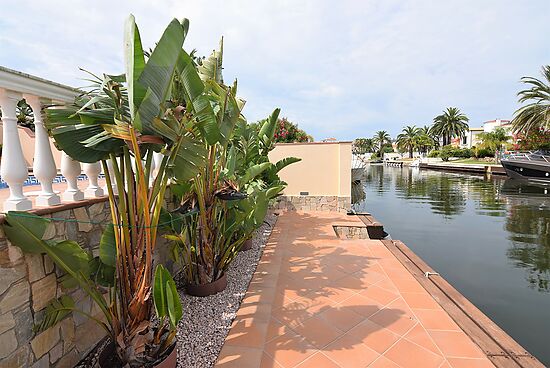 Magnifique maison sur le grand canal avec un amarrage de 12,50m