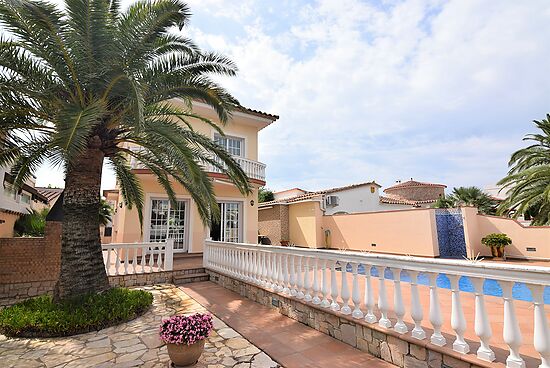 Magnifique maison sur le grand canal avec un amarrage de 12,50m