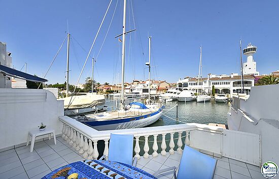 Fisherman's house in the Salins area for sale with 12,5 x 4 m mooring for sailing boat, Empuriabrava