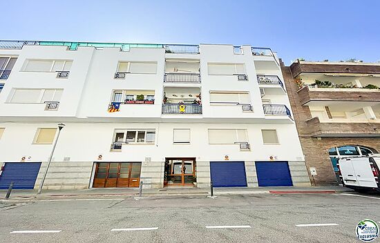 2-bedroom apartment located 100m from the beach in the port of Llançà.