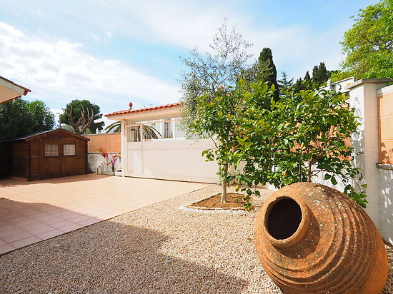 Magnifique maison sur le canal avec 2 amarres privées, piscine, 4 chambres à louer à Empuriabrava