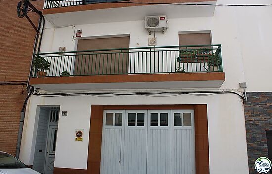 Great building located in the center of Roses of 360m2