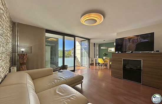 Magnificent apartment with communal pool in Roses.