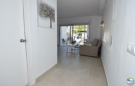 Renovated house with two bedrooms terrace and mooring