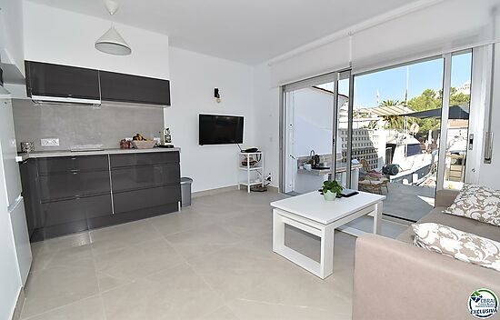Renovated house with two bedrooms terrace and mooring