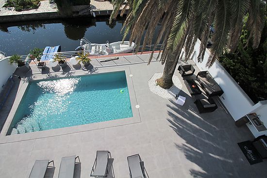 Maison sur le canal pour 10 personnes à louer avec piscine privée, amarrage privé, air conditionné, 
