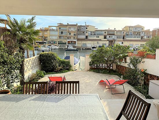 Empuriabrava, en vente, appartement sur canal, grande terrasse et parking privée