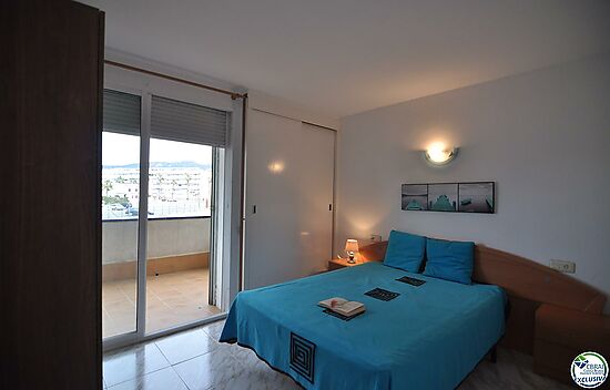 Apartamento de 3 dormitorios con amarre de 2,50x8 mts a Roses Santa Margarita