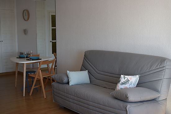 Spacious and bright studio for 3 people with magnificent views of the marina and the sea for rent in