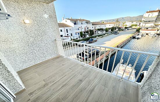 Beautiful apartment completely renovated with views of the canal