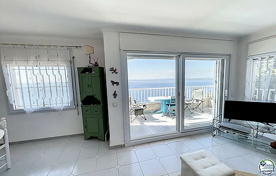 2 BEDROOM JEWEL WITH PARKING WITH PANORAMIC SEA VIEWS