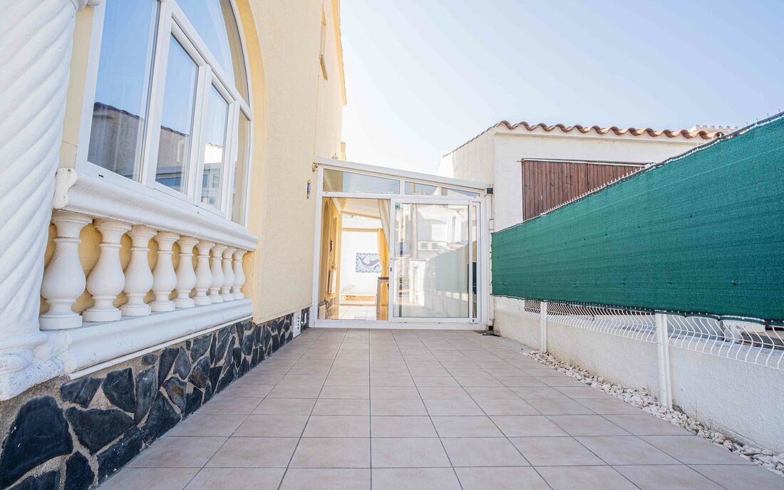 Hermosa casa de 4 habitaciones con piscina cerca del centro y la playa.