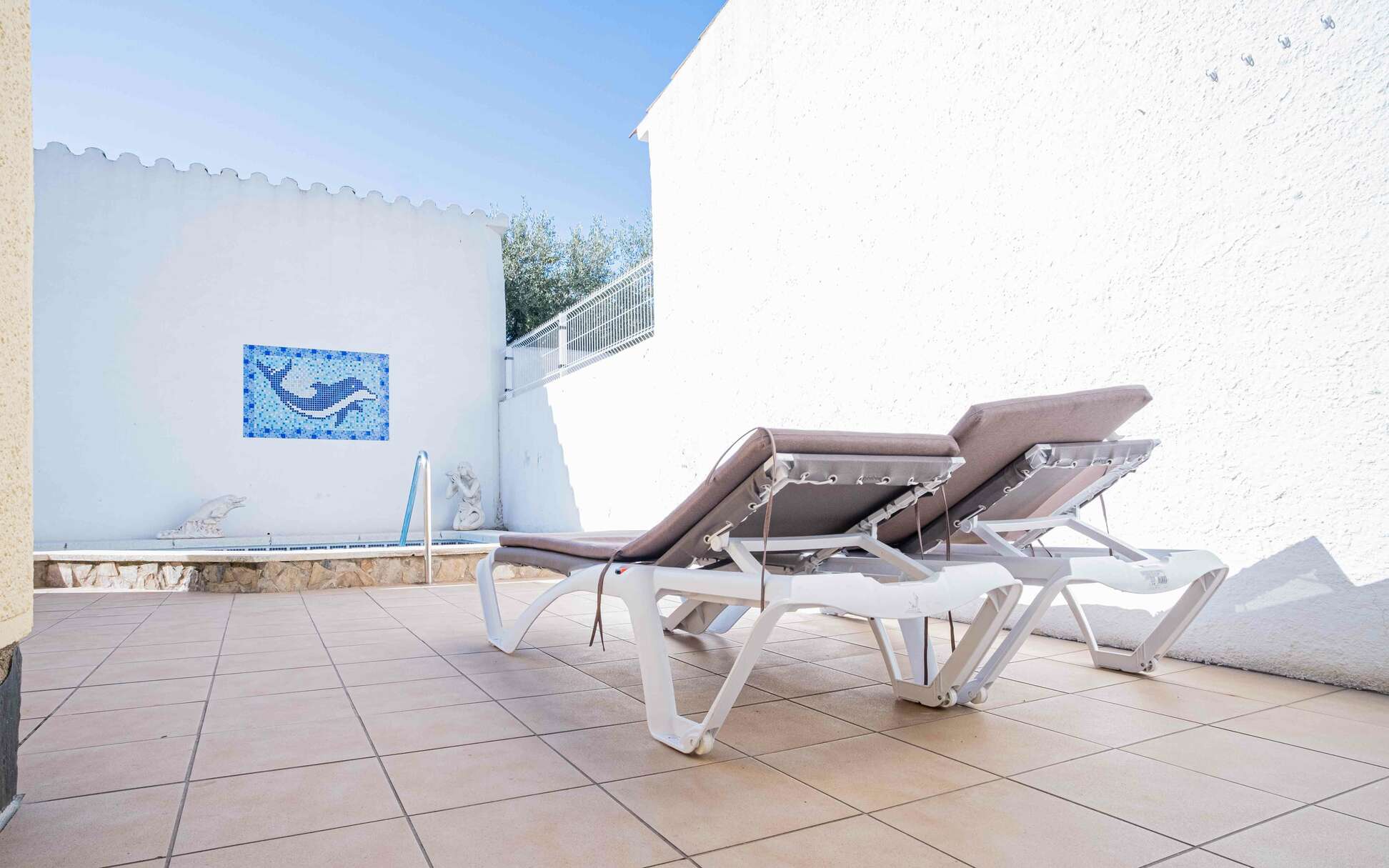 Hermosa casa de 4 habitaciones con piscina cerca del centro y la playa.