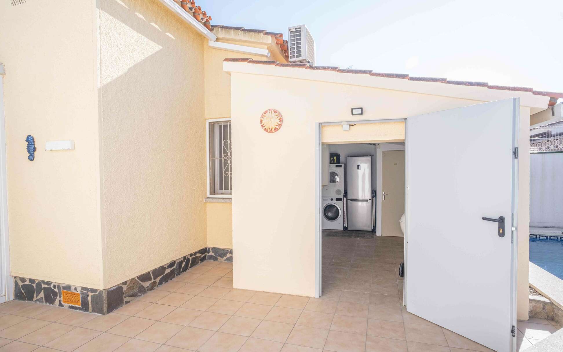 Maison de 4 chambres avec piscine près du centre et de la plage. Emplacement parfait pour vivre votr