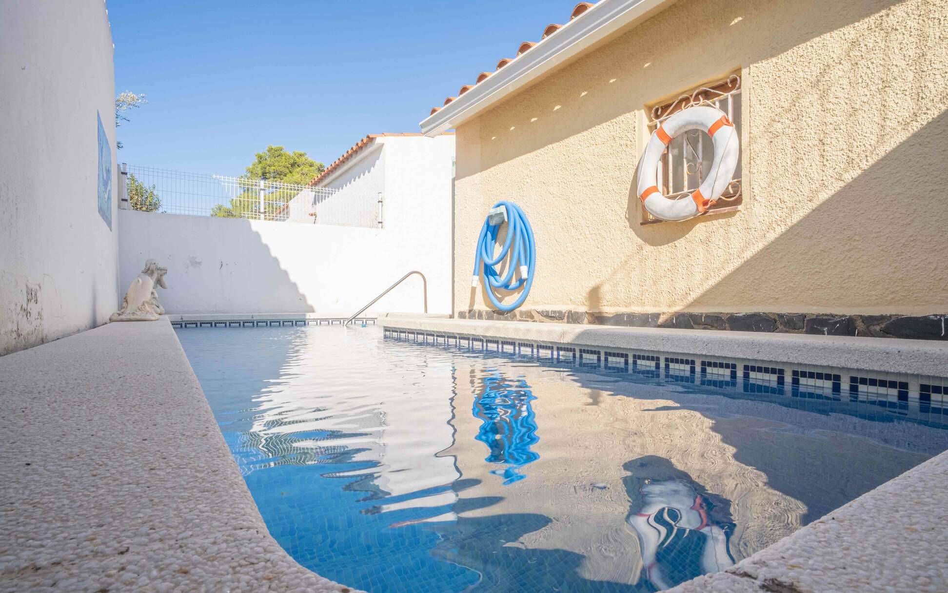 Hermosa casa de 4 habitaciones con piscina cerca del centro y la playa.