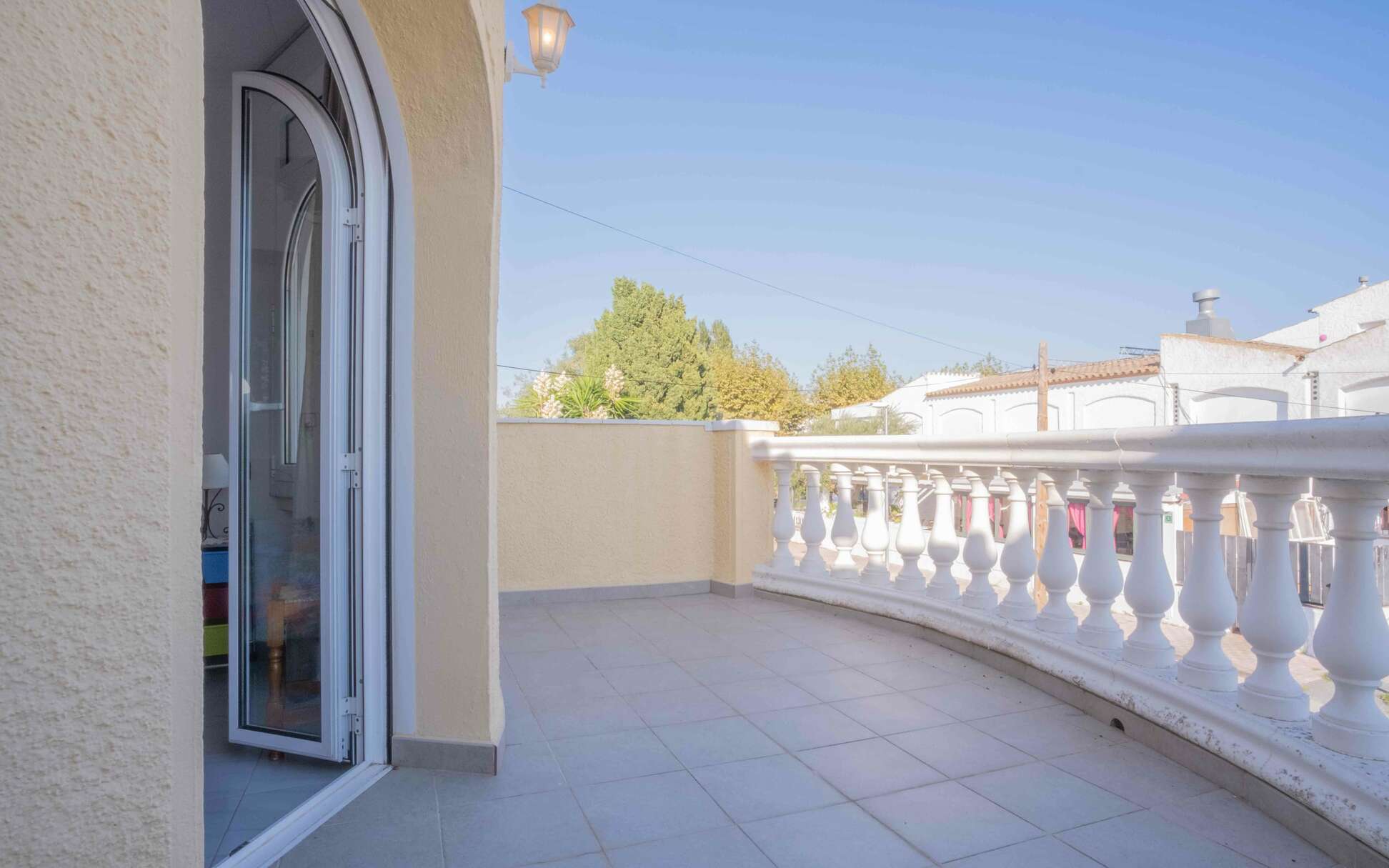 Maison de 4 chambres avec piscine près du centre et de la plage. Emplacement parfait pour vivre votr