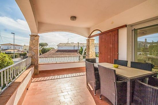 Empuriabrava en location , villa 10 personnes avec piscine