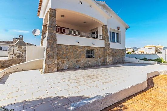 Empuriabrava for rent , house for 10 persons with pool