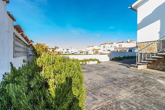 Empuriabrava en location , villa 10 personnes avec piscine