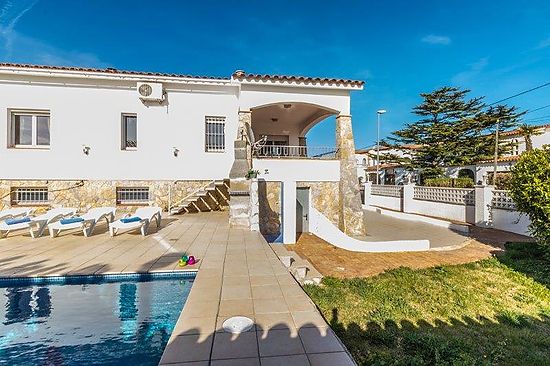 Empuriabrava en location , villa 10 personnes avec piscine