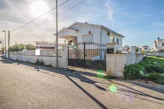 Empuriabrava, en alquiler casa para 10 personas con piscina