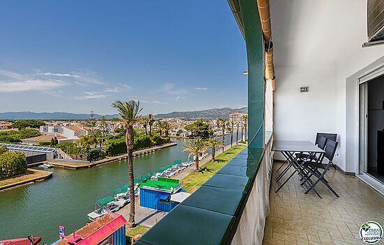 Apartamento moderno en el centro Empuriabrava en venta, vista canal y cerca playa
