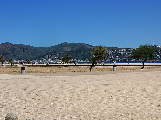 Empuriabrava, vente fonds de commerce , bar en première ligne de mer, sur la promenade maritime