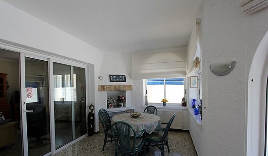 Empuriabrava, en alquiler, casa con piscina y amarre privado