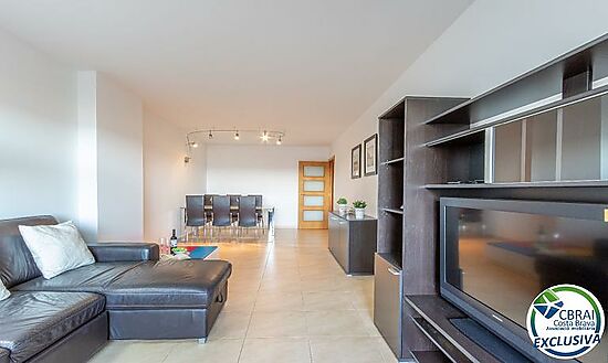 CRISTALL MAR 3 bedroom apartment with sea views and communal pool