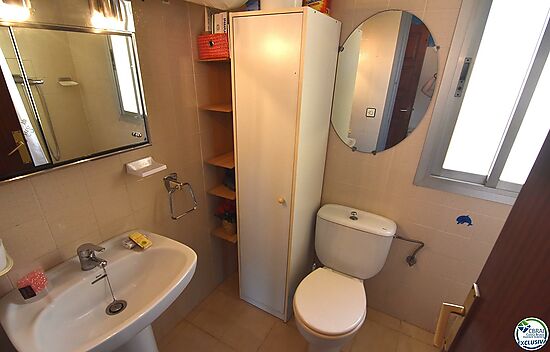 Appartement à vendre á Roses, avec 40 m2, 1 chambres, 1 salle de bain avec douche, ascenseur, meuble