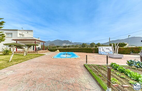 Dream property in Mas Matas, Roses: Independent house with spacious land and private pool!